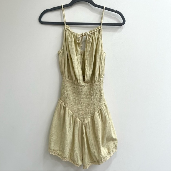 NWT Jens Pirate Booty Gauzy Cotton Smocked Cut Out Romper Celery Green Size XS - Picture 2 of 9